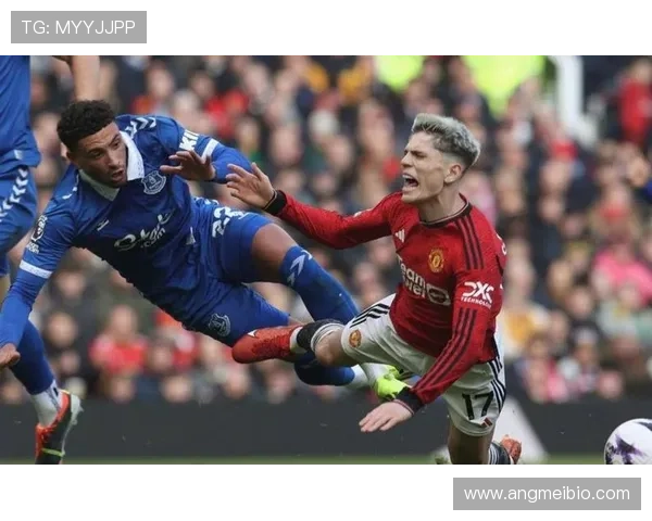 曼联进攻组织混乱问题,正在影响球队赛季表现与关键战能力 曼联进攻组织混乱问题,正在影响球队赛季表现与关键战能力