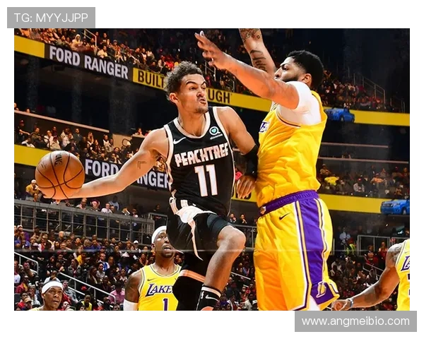 特雷·杨无球跑动增多拉开空间 提升三分命中率明显